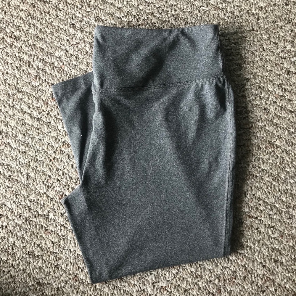 Eddie Bauer Crops 🖤